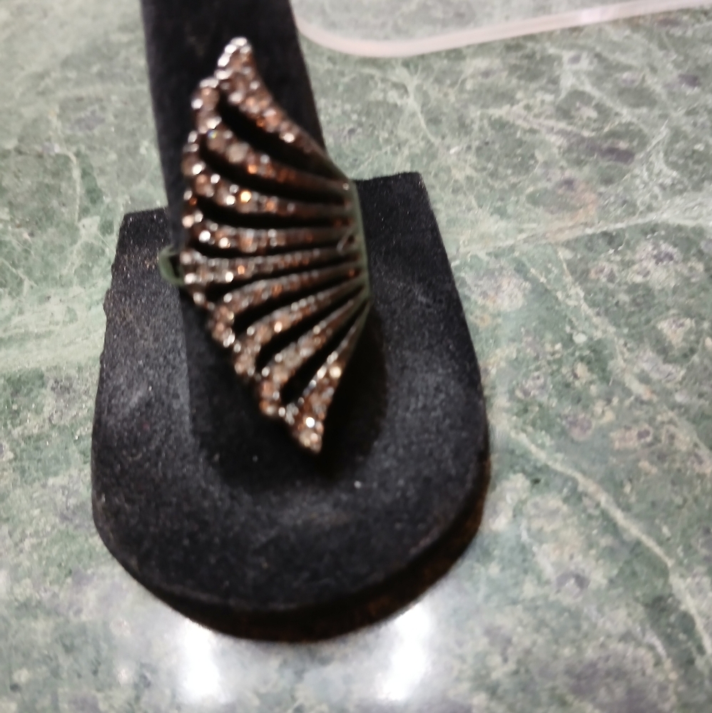 Elegant Silver and Black Fan Design Ring,vintage Guess Ring